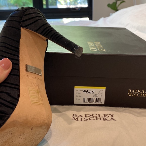 Badgley Mischka black heels with a small peek-toe. Size 6.5. - Picture 4 of 6